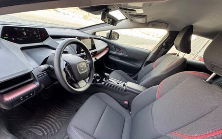Toyota Prius IV XW50, 2025 год, 3 900 000 рублей, 7 фотография
