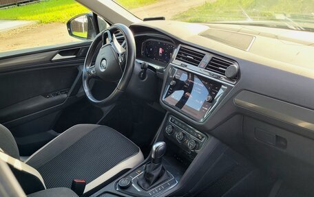 Volkswagen Tiguan II, 2019 год, 2 560 000 рублей, 3 фотография