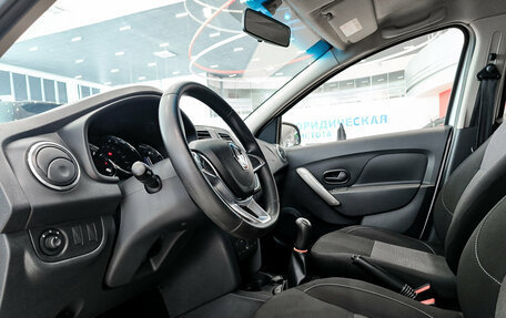 Renault Logan II, 2019 год, 995 000 рублей, 20 фотография