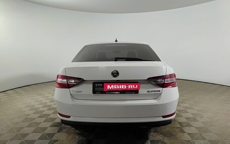 Skoda Superb III рестайлинг, 2019 год, 2 650 000 рублей, 6 фотография