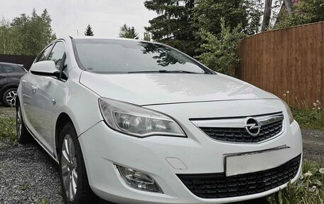 Opel Astra J, 2011 год, 790 000 рублей, 1 фотография