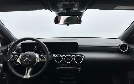 Mercedes-Benz A-Класс, 2023 год, 1 600 000 рублей, 9 фотография