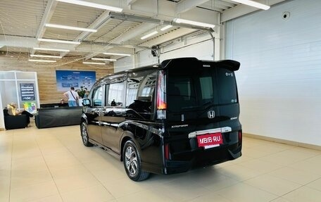 Honda Stepwgn IV, 2017 год, 1 999 000 рублей, 4 фотография