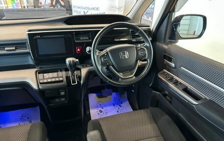 Honda Stepwgn IV, 2017 год, 1 999 000 рублей, 15 фотография