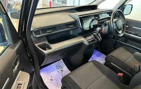 Honda Stepwgn IV, 2017 год, 1 999 000 рублей, 12 фотография
