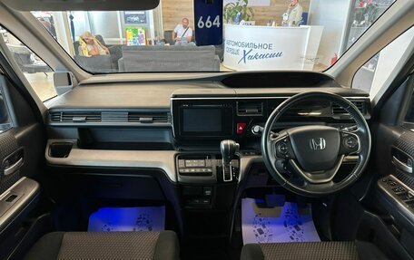 Honda Stepwgn IV, 2017 год, 1 999 000 рублей, 16 фотография