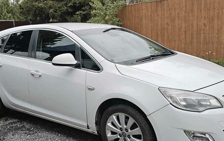 Opel Astra J, 2011 год, 790 000 рублей, 2 фотография