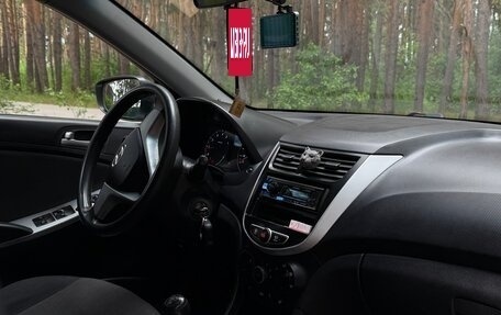 Hyundai Solaris II рестайлинг, 2011 год, 700 000 рублей, 6 фотография