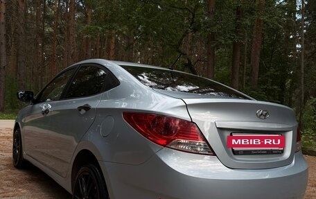 Hyundai Solaris II рестайлинг, 2011 год, 700 000 рублей, 4 фотография