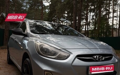 Hyundai Solaris II рестайлинг, 2011 год, 700 000 рублей, 3 фотография