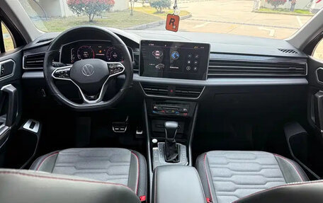 Volkswagen Tiguan II, 2021 год, 3 135 000 рублей, 11 фотография