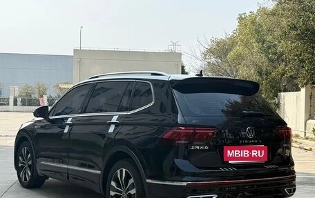 Volkswagen Tiguan II, 2021 год, 3 135 000 рублей, 6 фотография