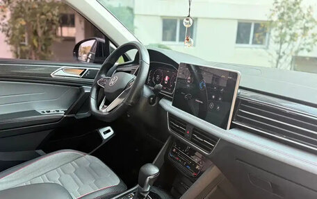 Volkswagen Tiguan II, 2021 год, 3 135 000 рублей, 12 фотография