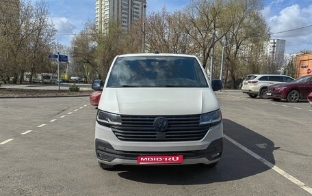 Volkswagen Multivan T6 рестайлинг, 2021 год, 8 750 000 рублей, 1 фотография
