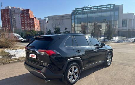 Toyota RAV4, 2021 год, 3 450 000 рублей, 4 фотография