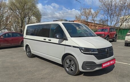 Volkswagen Multivan T6 рестайлинг, 2021 год, 8 750 000 рублей, 2 фотография