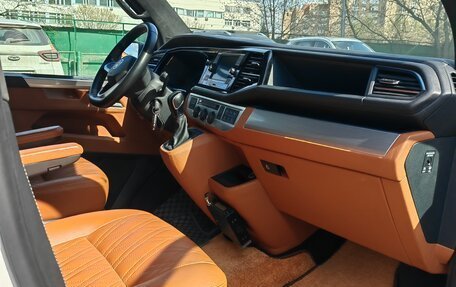 Volkswagen Multivan T6 рестайлинг, 2021 год, 8 750 000 рублей, 12 фотография