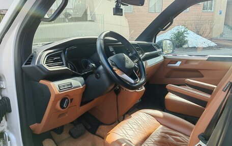 Volkswagen Multivan T6 рестайлинг, 2021 год, 8 750 000 рублей, 11 фотография