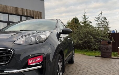 KIA Sportage IV рестайлинг, 2018 год, 2 099 000 рублей, 3 фотография