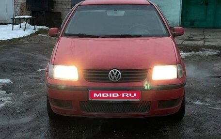 Volkswagen Polo IV рестайлинг, 2001 год, 115 000 рублей, 1 фотография