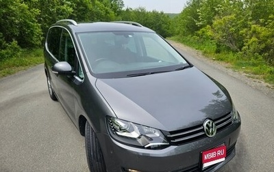 Volkswagen Sharan II, 2013 год, 900 000 рублей, 1 фотография