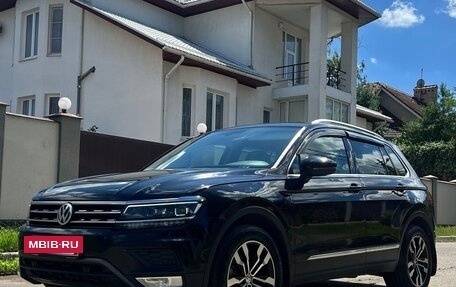 Volkswagen Tiguan II, 2017 год, 2 450 000 рублей, 3 фотография