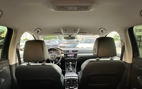 Skoda Superb III рестайлинг, 2017 год, 1 900 000 рублей, 15 фотография