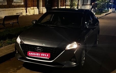 Hyundai Solaris II рестайлинг, 2021 год, 1 700 000 рублей, 2 фотография