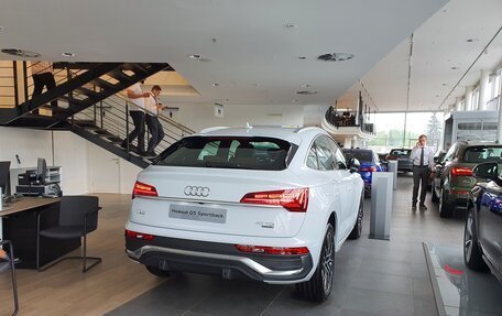 Audi Q5, 2022 год, 5 896 000 рублей, 2 фотография