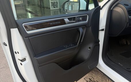 Volkswagen Touareg III, 2012 год, 1 600 000 рублей, 8 фотография