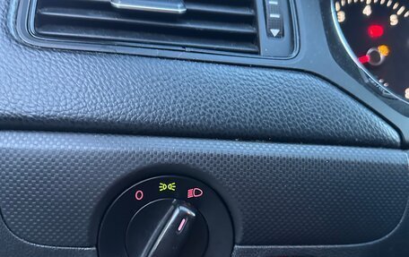 Volkswagen Jetta VI, 2015 год, 599 999 рублей, 34 фотография