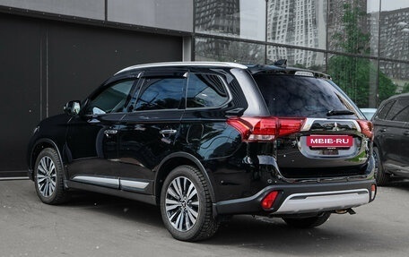 Mitsubishi Outlander III рестайлинг 3, 2021 год, 3 390 000 рублей, 7 фотография