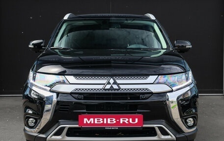 Mitsubishi Outlander III рестайлинг 3, 2021 год, 3 390 000 рублей, 2 фотография