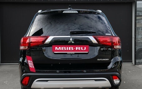 Mitsubishi Outlander III рестайлинг 3, 2021 год, 3 390 000 рублей, 5 фотография