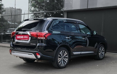 Mitsubishi Outlander III рестайлинг 3, 2021 год, 3 390 000 рублей, 4 фотография