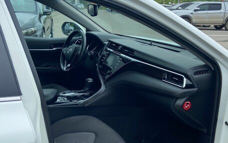 Toyota Camry, 2020 год, 2 800 000 рублей, 9 фотография