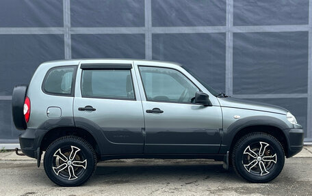 Chevrolet Niva I рестайлинг, 2018 год, 750 000 рублей, 4 фотография