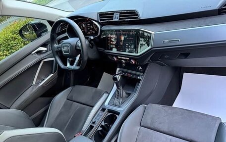 Audi Q3, 2022 год, 2 695 000 рублей, 15 фотография