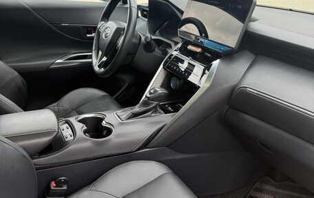 Toyota Harrier, 2022 год, 5 250 000 рублей, 4 фотография
