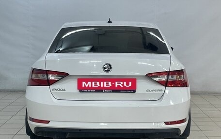 Skoda Superb III рестайлинг, 2018 год, 1 650 000 рублей, 6 фотография