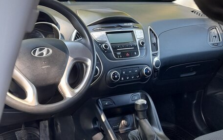 Hyundai ix35 I рестайлинг, 2013 год, 1 000 000 рублей, 6 фотография