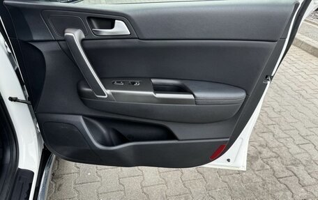 KIA Sportage IV рестайлинг, 2018 год, 2 399 000 рублей, 13 фотография
