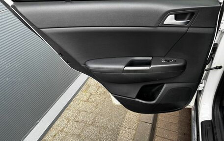 KIA Sportage IV рестайлинг, 2018 год, 2 399 000 рублей, 14 фотография