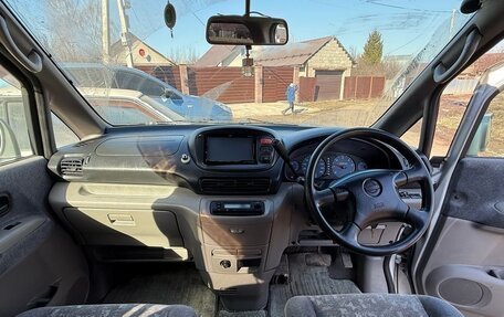 Nissan Serena II, 2001 год, 550 000 рублей, 10 фотография