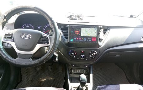 Hyundai Solaris II рестайлинг, 2017 год, 1 050 000 рублей, 9 фотография