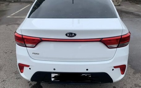 KIA Rio IV, 2017 год, 900 000 рублей, 2 фотография