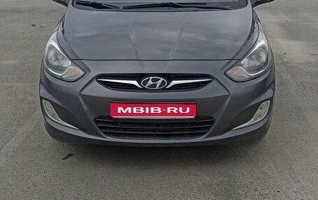 Hyundai Solaris II рестайлинг, 2011 год, 870 000 рублей, 1 фотография