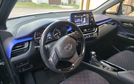 Toyota C-HR I рестайлинг, 2021 год, 2 600 000 рублей, 9 фотография