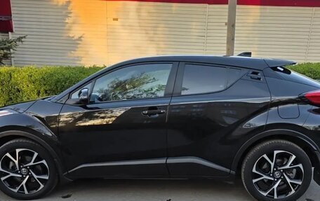 Toyota C-HR I рестайлинг, 2021 год, 2 600 000 рублей, 3 фотография