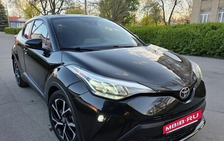 Toyota C-HR I рестайлинг, 2021 год, 2 600 000 рублей, 6 фотография